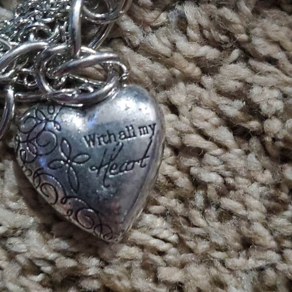 Jewelry - Picture 3 of 4